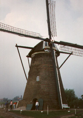 kinder.JPG (32156 bytes)